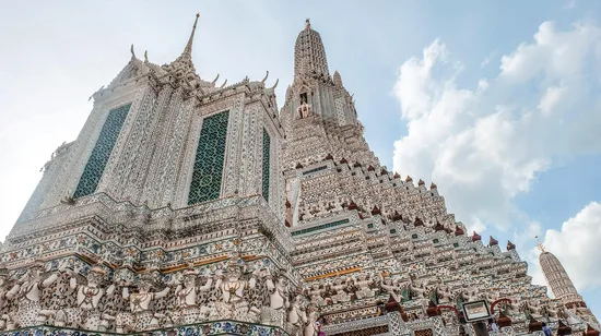 Sichuan Leshan Giant Buddha + Mount Emei + Jinding One-Day Tour (Visit the Millennium Giant Buddha, Climb the Clouds to the Jinding, multiple group types available)