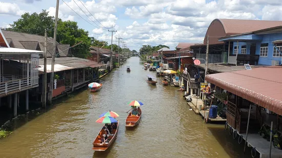 Bangkok Damnoen Saduak Floating Market & Grand Palace Half Day by AK