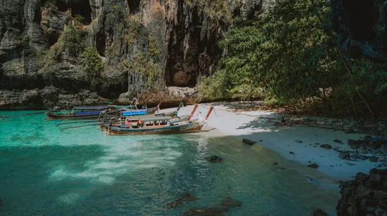 Crystal and Pearl Accessories DIY Experience in Taipei