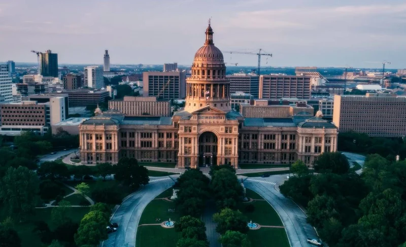 Austin Night Tour with Sunset Boat Cruise and Bat Watching in Texas