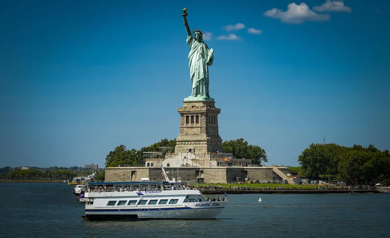 Cityscape Liberty and Landmark Sightseeing Cruise in New York