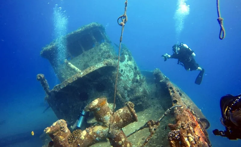 Honolulu Dive Expedition: 2-Tank Wreck & Reef with PADI 5* Center