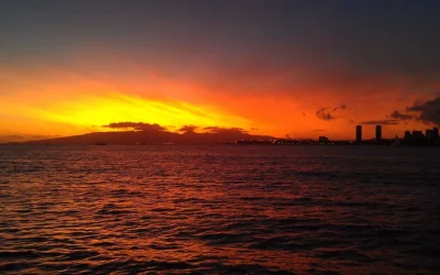 Catamaran Sunset Cocktail Sail Experience in Waikiki