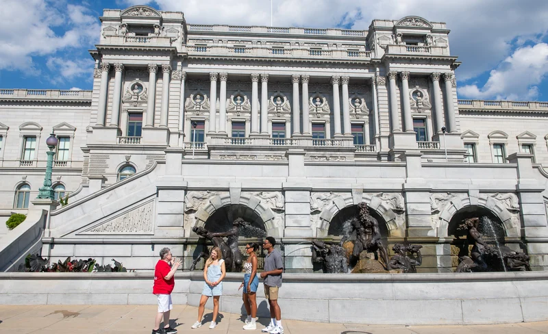 Mall and Monuments Electric Car Tour in Washington DC