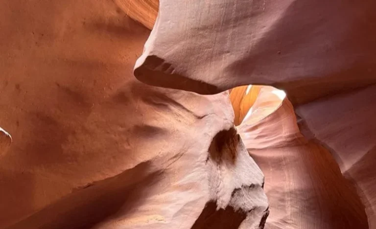 Lower Antelope Canyon Hiking Tour with Navajo Guide