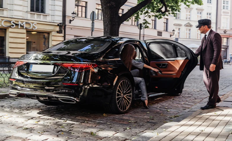 Private Newark Liberty International Airport (EWR) Transfers for New York