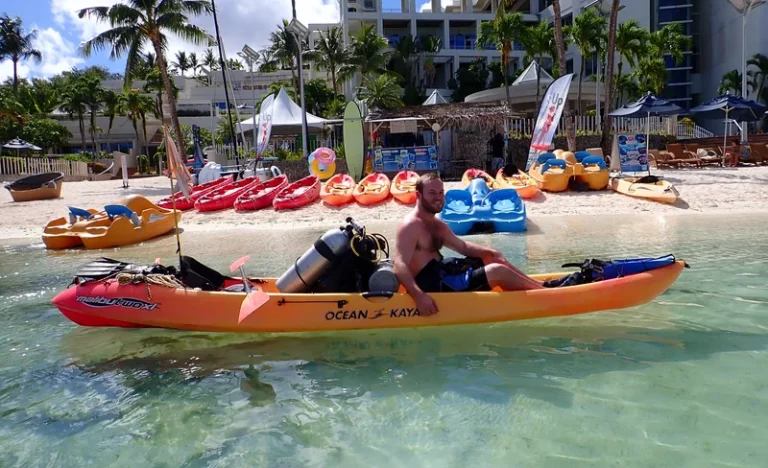 Paddle & Plunge: Kayak and Dive from Tumon Bay with PADI 5* Center