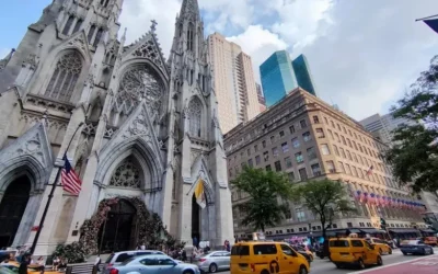 Golden Mile Fifth Avenue Guided Walking Tour in New York City