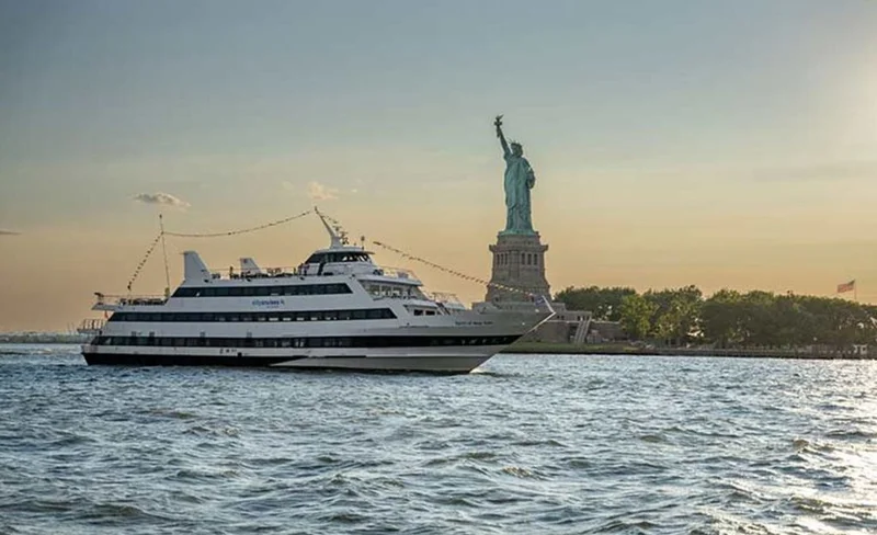 Sights & Sips Cruise & Manhattan Walking Tour 13 Sights & Sips Cruise & Manhattan Walking Tour