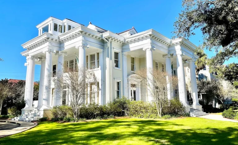 New Orleans City and Cemetery 3-Hour Bus Tour