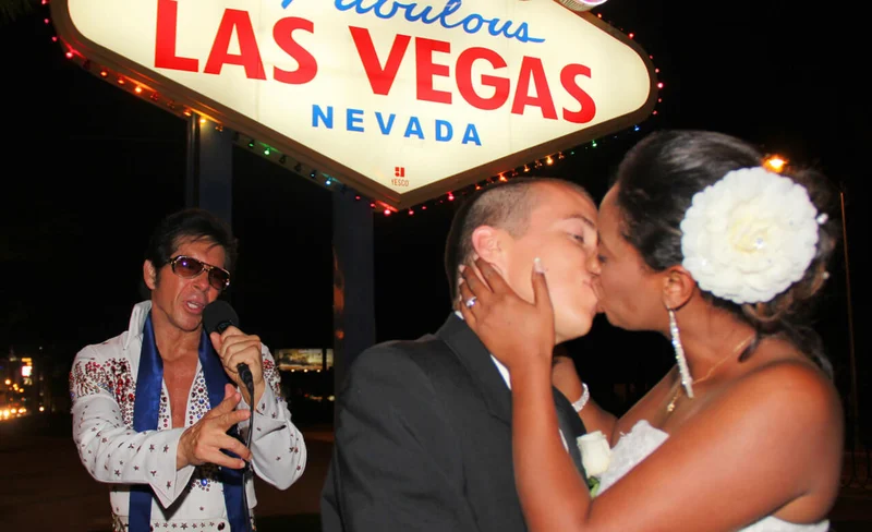 Elvis Romance Wedding Experience in Las Vegas