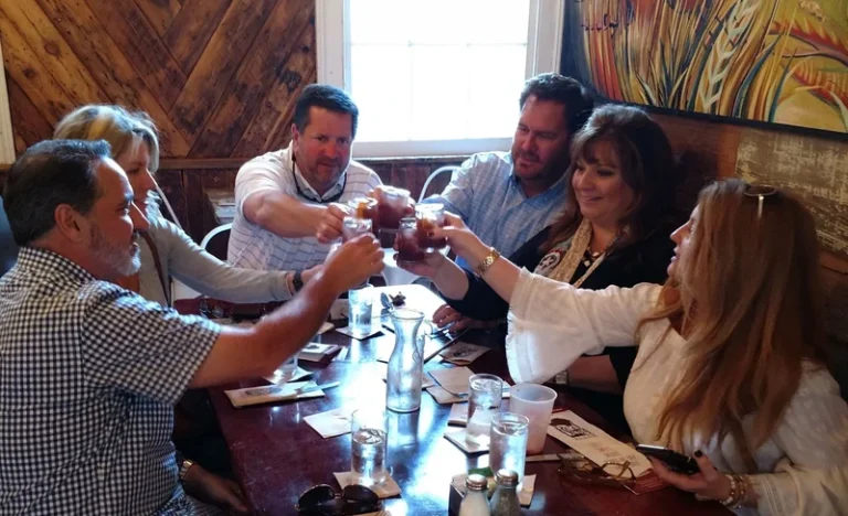 New Orleans Garden District Food, Drinks, and History Walking Tour