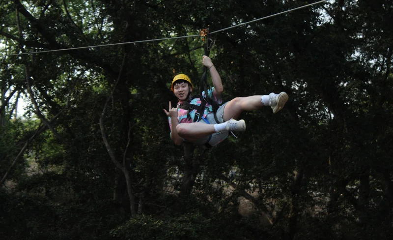 Coral Crater 6-Zipline Tour in O’ahu