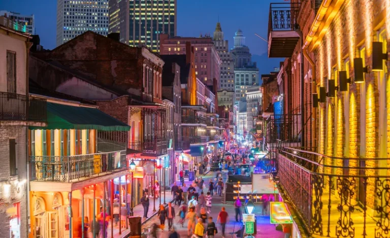 Haunted Pub Crawl Tour by New Orleans Ghost Adventures