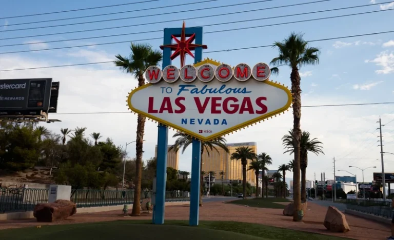 5D4N Las Vegas, Sedona, Monument Valley, Horseshoe Bend and Antelope Canyon Tour from Los Angeles