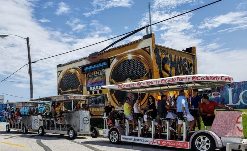 Wynwood Bar Crawl Experience in Miami