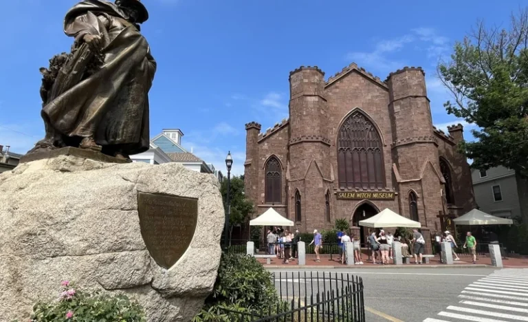 Guided Day Trip to Salem Witch Museum via Ferry from Boston