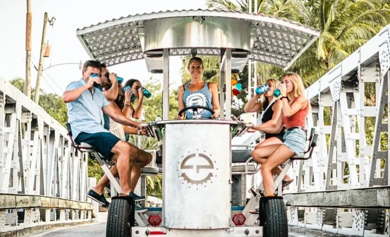 Las Olas Happy Hour Bar Crawl Experience in Fort Lauderdale