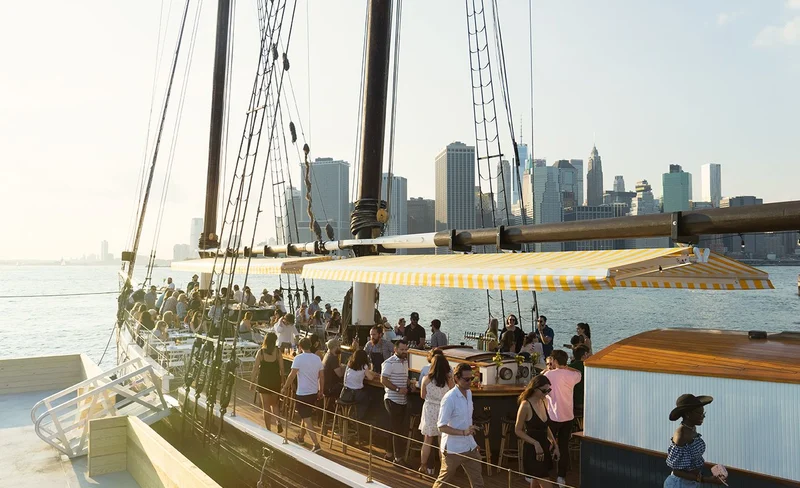 Statue of Liberty Sailing Experience & 3h Manhattan Walking Tour