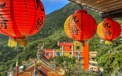 Northern Taiwan classic itinerary-Yehliu & Jiufen & Shifen carpooling one-day tour (hotel pick-up and drop-off)