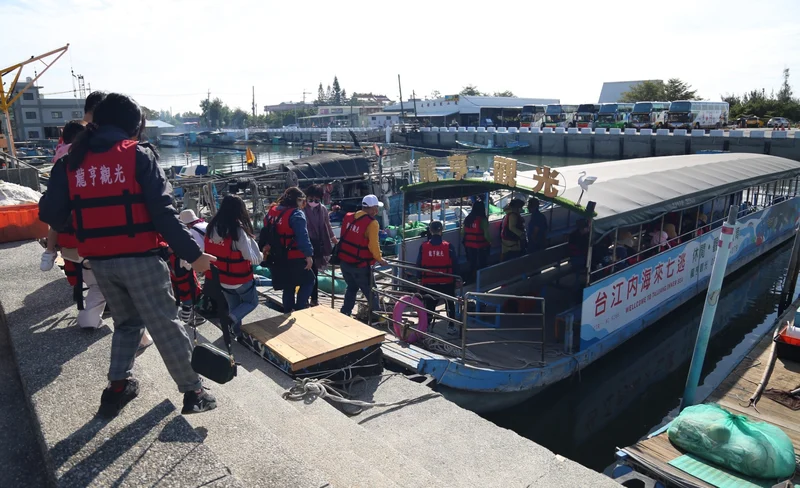 Tainan: Chimei Museum & Chikan Tower & Anping must-visit attractions one-day tour