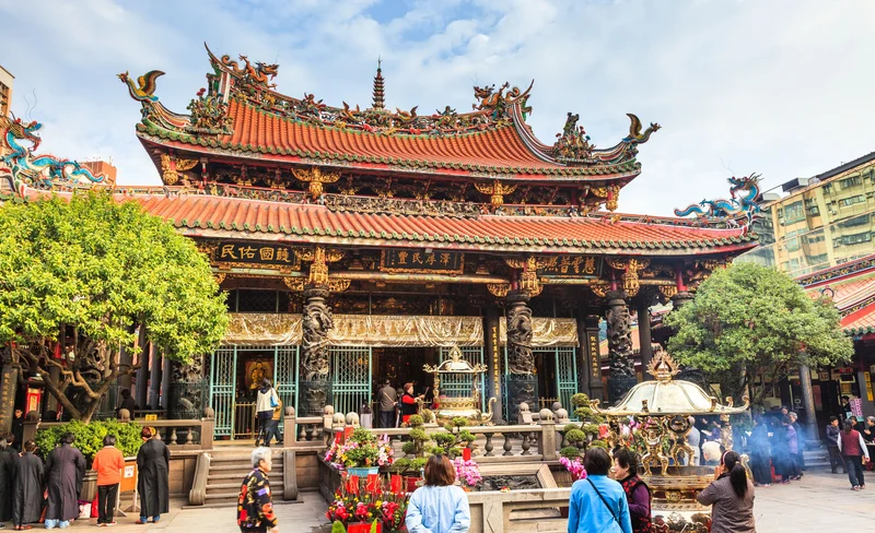 Heping Island and Zhengbin Fishing Port Walking Tour in Keelung