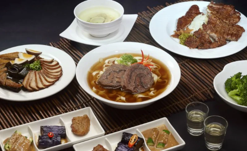 Taipei: Double-decker Dining Truck x Dadaocheng Nostalgic Dining Truck - Taiwanese Cuisine Lunch·Dinner Set