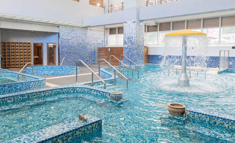 [Muslim-Friendly] Taipingshan and Jiuzhize Hot Spring Private Tour