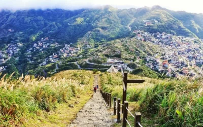 Keelung Mountain Hiking & Juifen Old Street Day Tour from Taipei