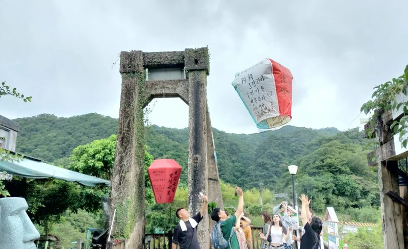 New Taipei: Bay Mini Cruise - SUP Stand Up Paddle Adventure