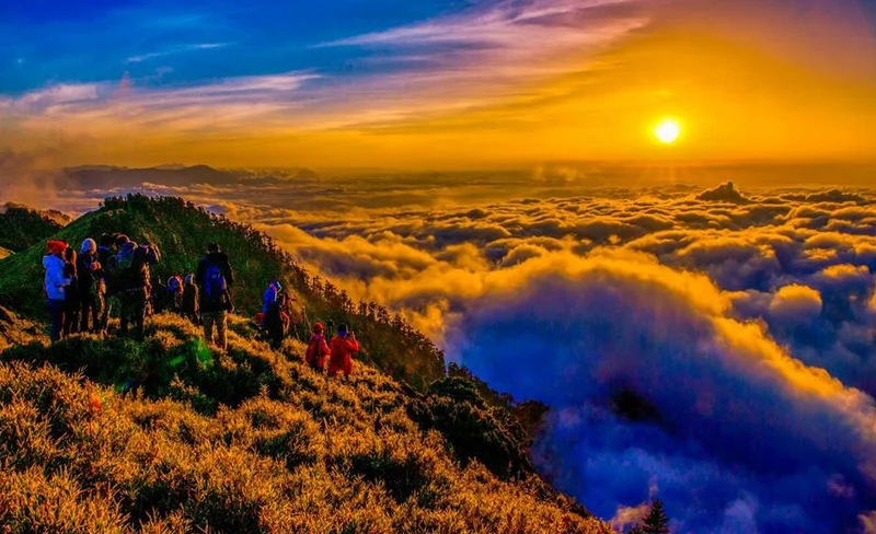 Two-day and two-night hiking experience at Nantou Qilai South Peak & Nanhua Mountain